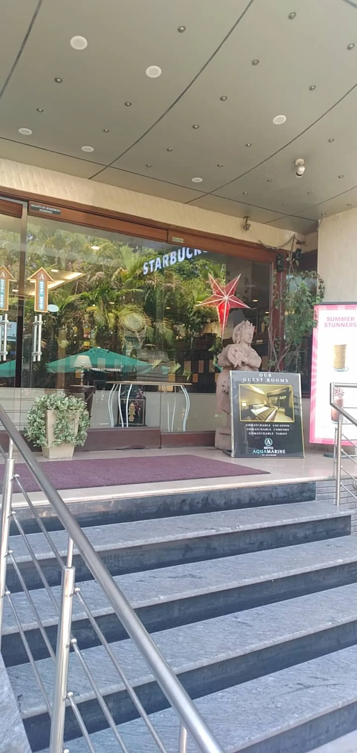Starbucks Coffee outlet image