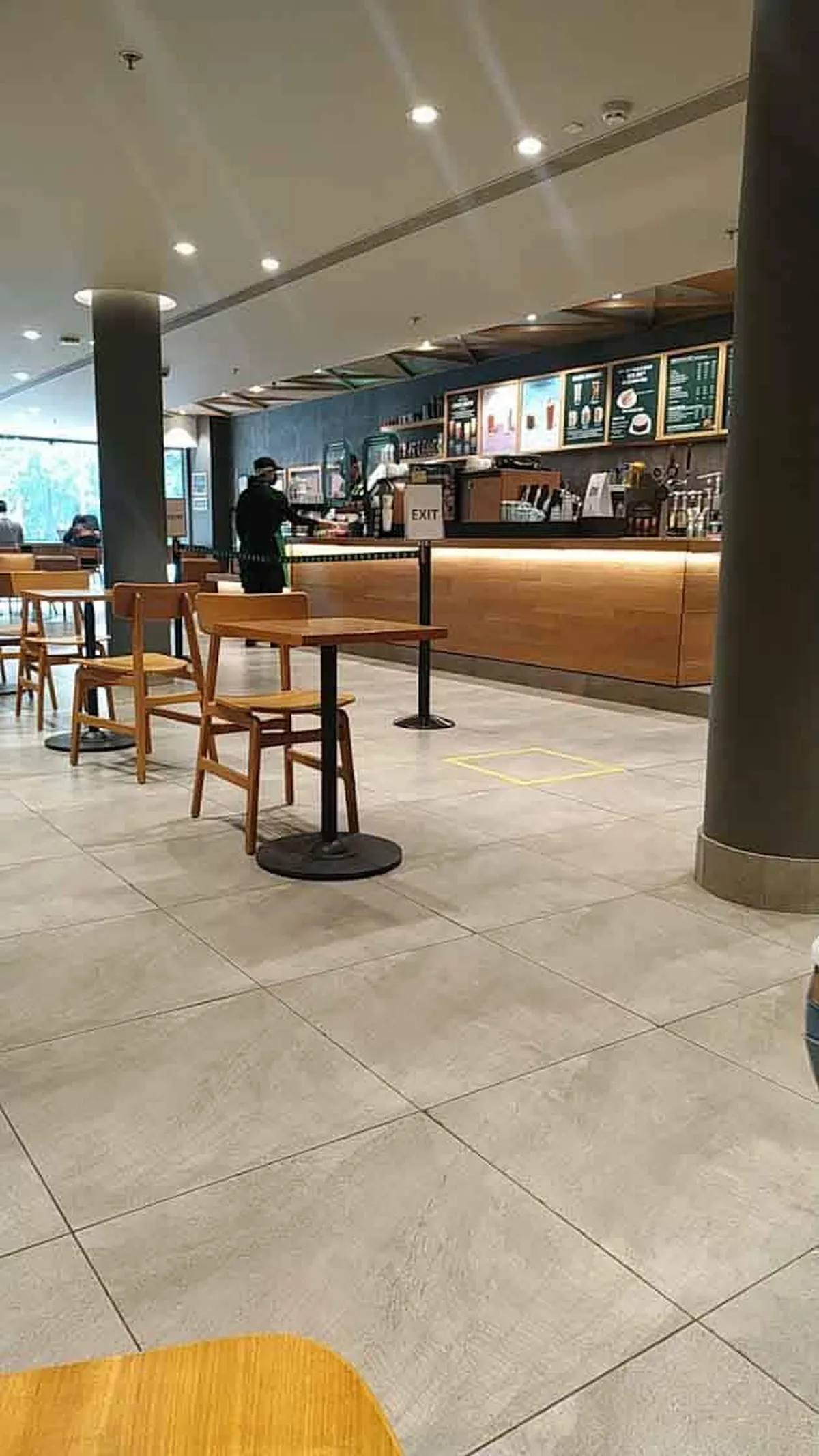 Starbucks Coffee outlet image
