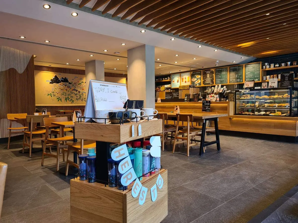 Starbucks Coffee outlet image