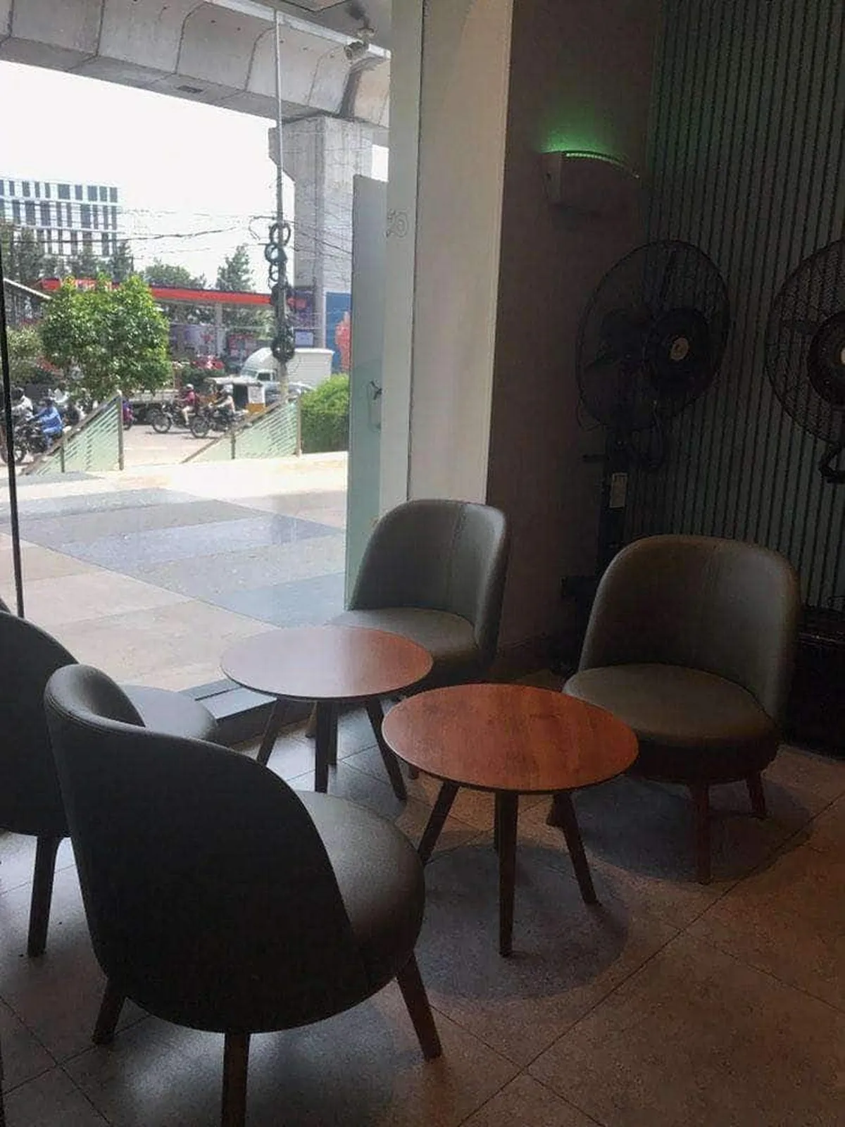 Starbucks Coffee outlet image