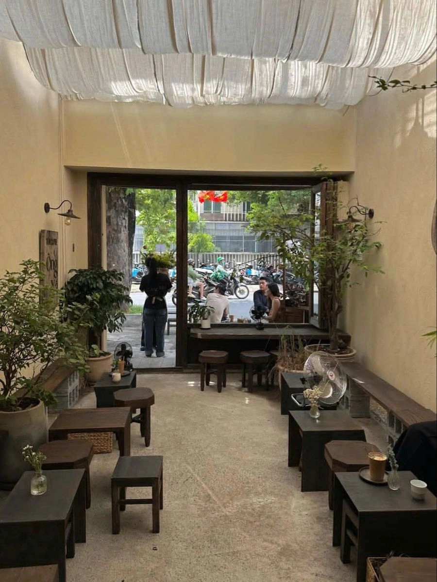 Hình ảnh thiết kế quán café phong cách tối giản có diện tích nhỏ