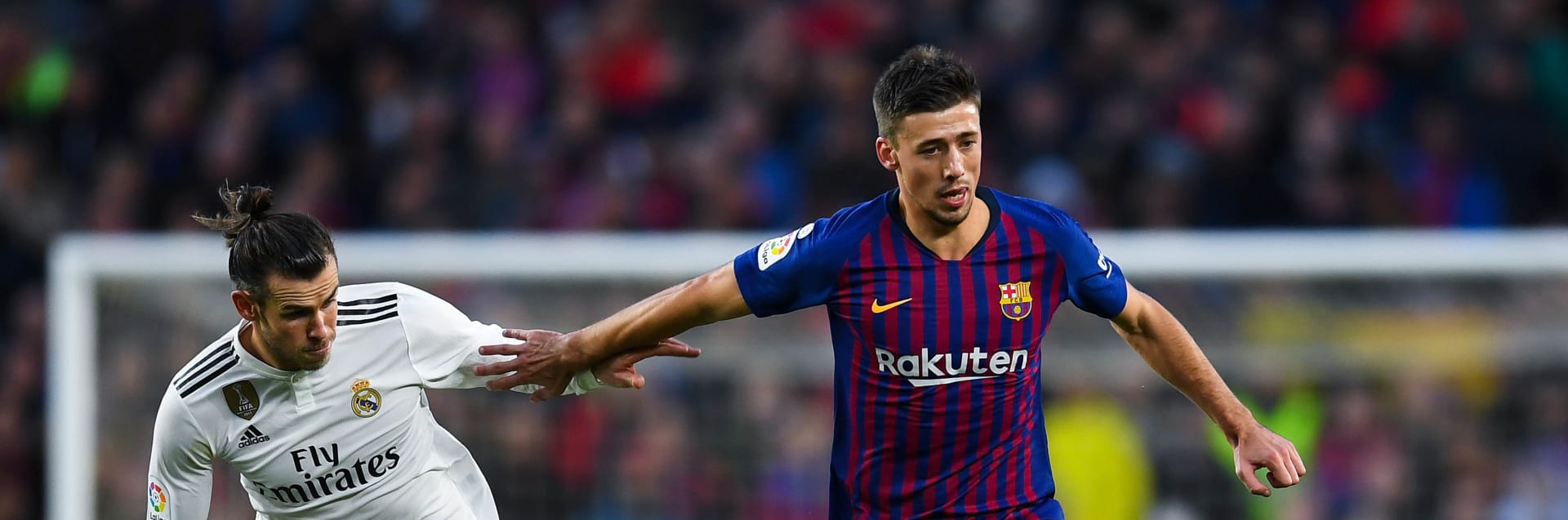 FC Barcelona v Real Madrid CF - La Liga BARCELONA, SPAIN - OCTOBER 28: Clement Lenglet of FC Barcelona competes for the ball with Gareth Bale of Real Madrid CF during the La Liga match between FC Barcelona and Real Madrid CF at Camp Nou on October 28, 2018 in Barcelona, Spain. (Photo by David Ramos/Getty Images)