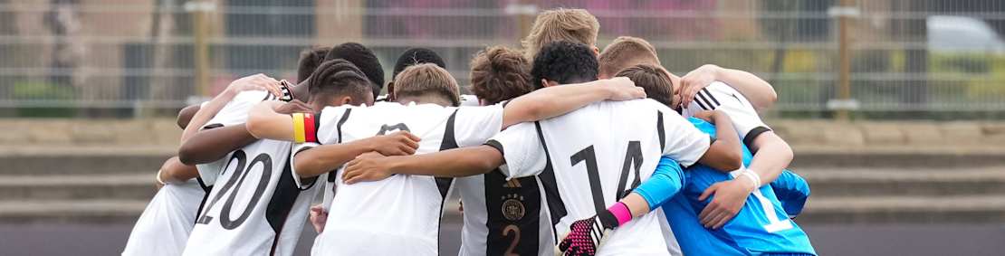 2023-05-06 Netherlands U15 v Germany U15 - International Friendly, Länderspiel, Nationalmannschaft Match ASSEN, NETHERLANDS - MAY 6: Raphael Pavlic of Germany U15, Leonard Ruland of Germany U15, Max Knoll of Germany U15, Noah Keller of Germany U15, Julian Schuster of Germany U15, Luc Holzwarth of Germany U15, Lucas Gerner of Germany U15, Jeremiah Dennit Mensah of Germany U15, Chris Afanou of Germany U15, Mathieu Nguefack of Germany U15 and Faik Sakar of Germany U15 form a huddle prior to the International Friendly match between Netherlands U15 and Germany U15 at Sportpark Marsdijk on May 6, 2023 in Assen, Netherlands Photo by Rene Nijhuis/BSR Agency Assen Netherlands Content not available for redistribution in The Netherlands directly or indirectly through any third parties. Copyright: xBSRxAgencyx