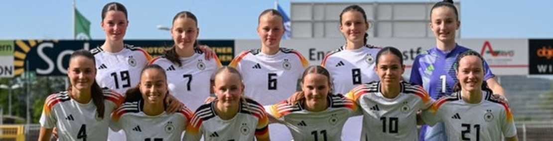 ASCHAFFENBURG, GERMANY - JUNE 08: (Last row L to R) Lenelotte Mueller of Germany , Zoe Schick of Germany , Lilly Bartke of Germany , Lotta Wrede of Germany, Sophie Klein of Germany , ( Front row L to R) Samira Di Lauro of Germany , Ela Naz Demirbas of Germany , Luzie Zaehringer of Germany , Jonna Maj Wrede of Germany , Kassandra Potsi of Germany and Nele Quietzsch of Germany during the Women's International Friendly Match between U16 Germany and U16 USA at Stadion am Schönbusch on June 08, 2024 in Aschaffenburg, Germany. (Photo by Christian Kaspar-Bartke/Getty Images for DFB)
