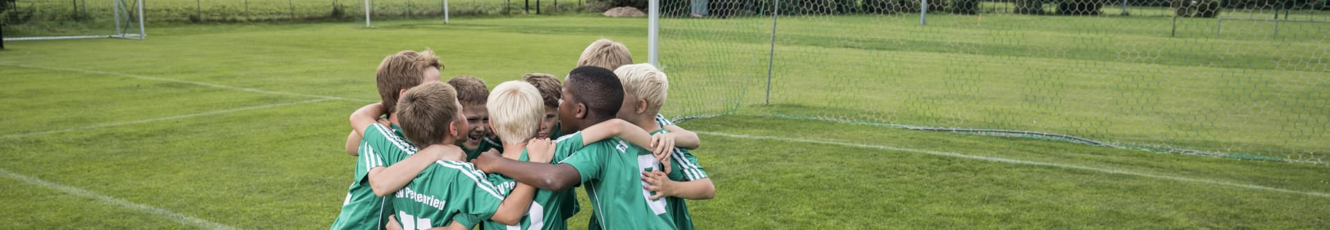 Germany, young football team huddling model released property released, WEST24068