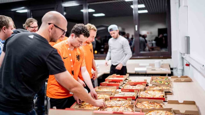 Fast-Food-Ritual: Der Pizza-Bringdienst ist für die Hacker der Caterer ihrer Wahl. Fast-Food-Ritual: Der Pizza-Bringdienst ist für die Hacker der Caterer ihrer Wahl.