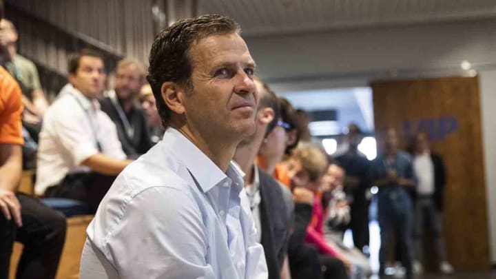 Angetan von den Vorträgen: Oliver Bierhoff verfolgte die Veranstaltung mit großem Interesse. Angetan von den Vorträgen: Oliver Bierhoff verfolgte die Veranstaltung mit großem Interesse.