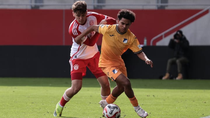A-Junioren Bundesliga Sued/Suedwest; FC Bayern Muenchen U19 - TSG 1899 Hoffenheim U19; 24.02.2024 Kurt RUEGER (FCB 6) im A-Junioren Bundesliga Sued/Suedwest FC Bayern Muenchen U19 - TSG 1899 Hoffenheim U19 24.02.2024 Kurt RUEGER FCB 6 im duell mit Juan Tiago Esteban POLLER TSG 10 / Zweikampf *** A Junior Bundesliga Sued Suedwest FC Bayern Muenchen U19 TSG 1899 Hoffenheim U19 24 02 2024 Kurt RUEGER FCB 6 in duel with Juan Tiago Esteban POLLER TSG 10 duel Copyright: xBEAUTIFULxSPORTS/Goldbergx