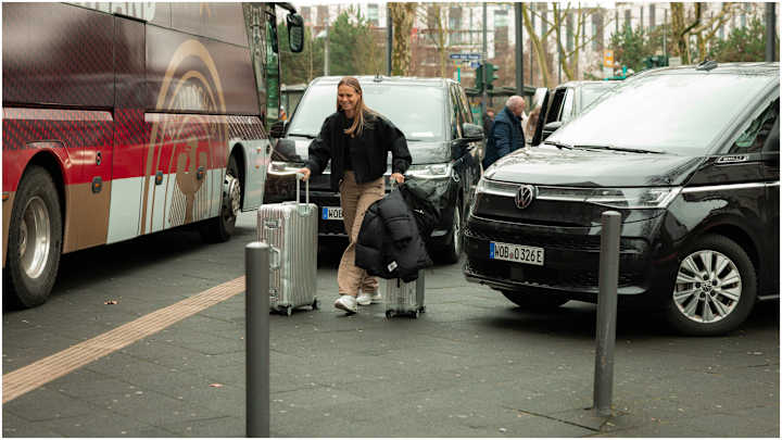 Klara Bühl,Frauen-Nationalmannschaft,Abreise,Ankunft