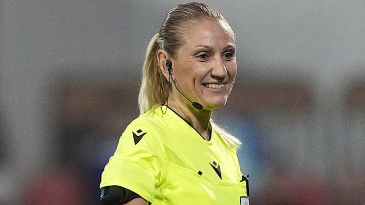 Eleni Antoniou,Schiedsrichterin