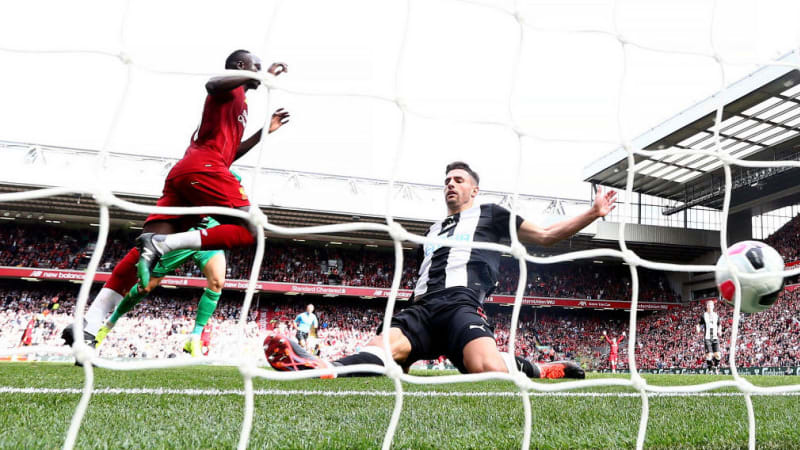 Sadio Mane erzielt ein Tor © 2019 Jan Kruger/Getty Images Sadio Mane erzielt Liverpools zweites Tor im Premier-League-Spiel gegen Newcastle United © 2019 Jan Kruger/Getty Images.