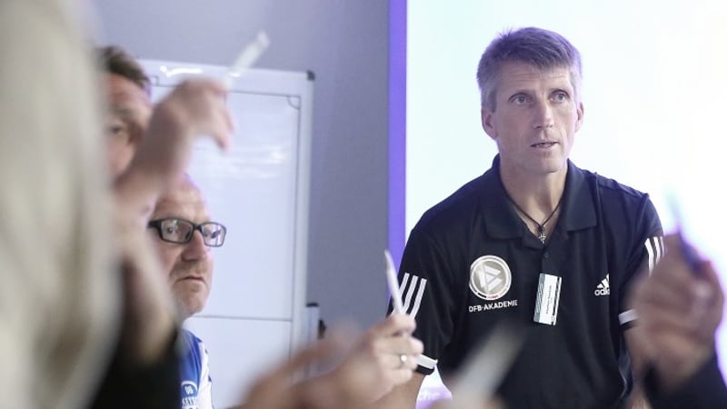 Einblick in einen Workshop zur DFB-Elite-Jugend-Lizenz © 2018 Getty Images Ein allgemeiner Einblick in den DFB-Elite-Jugend-Lizenz am 21. September 2018 in Grünberg, Deutschland.