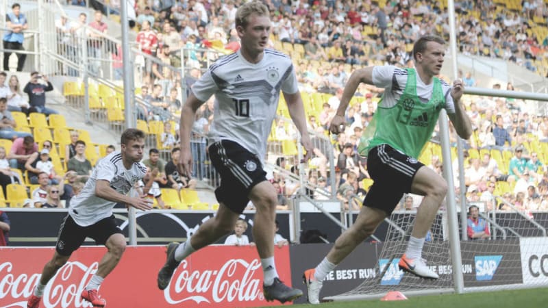 Warm-up der deutschen Nationalmannschaft © 2019 Getty Images Joshua Kimmich, Julian Brandt und Lukas Klostermann wärmen sich vor einem Testpiel auf.