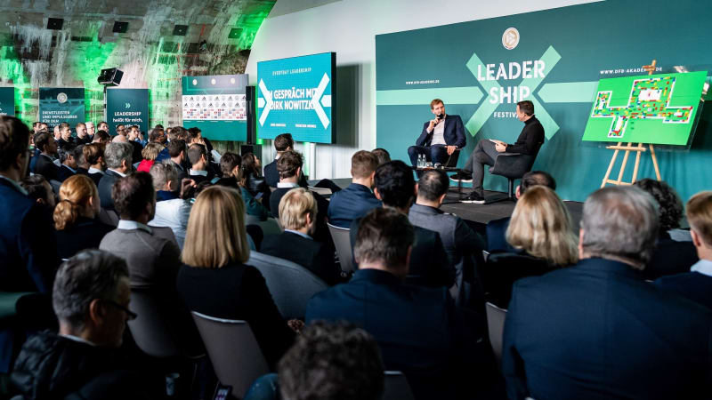 Plenum des Leadership Festivals 2019 - Im Gespräch mit Dirk Nowitzki Plenum des Leadership Festivals 2019 - Im Gespräch mit Dirk Nowitzki