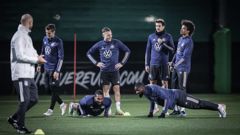 Medizinische Empfehlungen für ein angemessenes Fußballtraining nach langer Auszeit. ©Getty Images / RONNY HARTMANN 2021 Medizinische Empfehlungen für ein angemessenes Fußballtraining nach langer Auszeit.