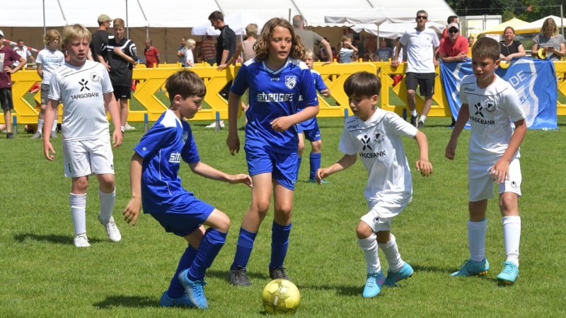 Momentaufnahme eines dreitägigen Jugendfußballturniers. © 2022 IMAGO / Dünhölter SportPresseFoto Momentaufnahme eines dreitägigen Jugendfußballturniers.