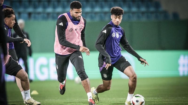 Fuflball, Nationalmannschaft DFB U21, U 21 20240321, Abschlusstraining Deutschland - Kosovo. Im Bild Jamil SIEBERT (DFB U Fuflball, Nationalmannschaft DFB U21, U 21 20240321, Abschlusstraining Deutschland - Kosovo. Im Bild Jamil SIEBERT DFB U21, 5 und Nathaniel BROWN DFB U21, 3. Chemnitz Stadion an der Gellertstrafle Sachsen Deutschland *** Soccer, National team DFB U21, 20240321, Final training Germany Kosovo In the picture Jamil SIEBERT DFB U21, 5 and Nathaniel BROWN DFB U21, 3 Chemnitz Stadion an der Gellertstrafle Saxony Germany Copyright: Passion2Press/MarkusxFischerx