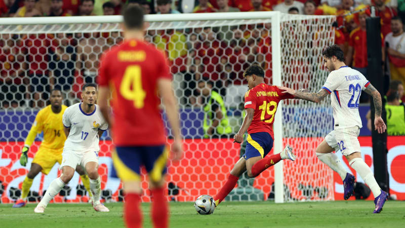 Munich , Germany 09.07.2024: Lamine Yamal of Spain, Theo Hernandez of France during the UEFA EURO, EM, Europameisterscha