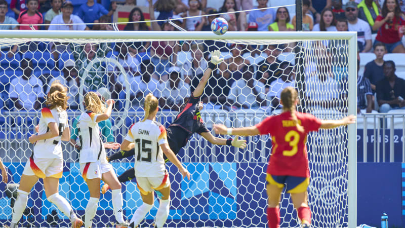 Ann-Katrin Berger, goalkeeper DFB Frauen 12 defend at the women Olympic Bronze Medal match GERMANY - SPAIN 1-0 at Stade