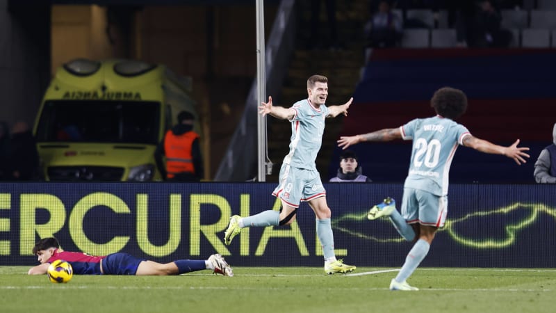 Atlético Madrid bejubelt den späten Siegtreffer gegen den FC Barcelona. Atlético Madrid bejubelt den späten Siegtreffer gegen den FC Barcelona.