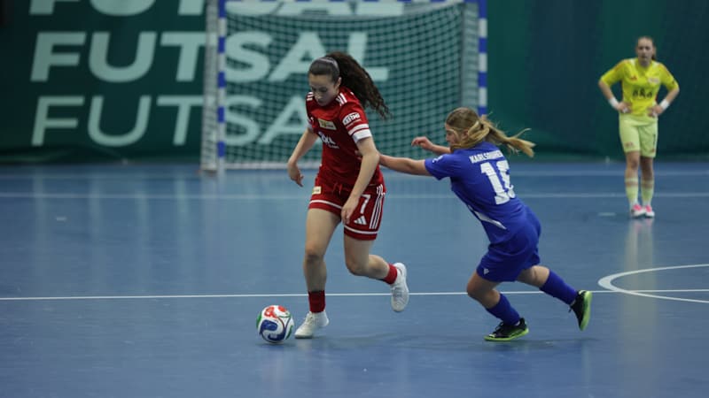 B-Juniorinnen Halbfinale 1. FC Union Berlin (rot) - Karlsruher SC (blau)Deutsche Futsal-Meisterschaft der Frauen und Juniorinnen in der Sportschule Wedau in Duisburg, 15.03.2026