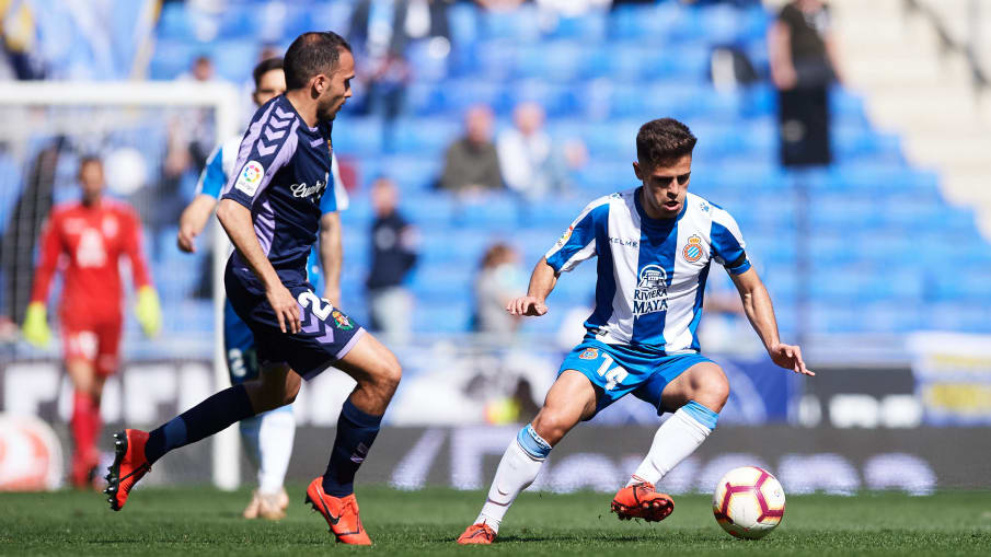 Oscar Melendo und Nacho im Zweikampf © 2019 Alex Caparros/Getty Images Oscar Melende und Nacho sind während eines Liga Spiels im Zweikampfes zu sehen. © 2019 Alex Caparros/Getty Images