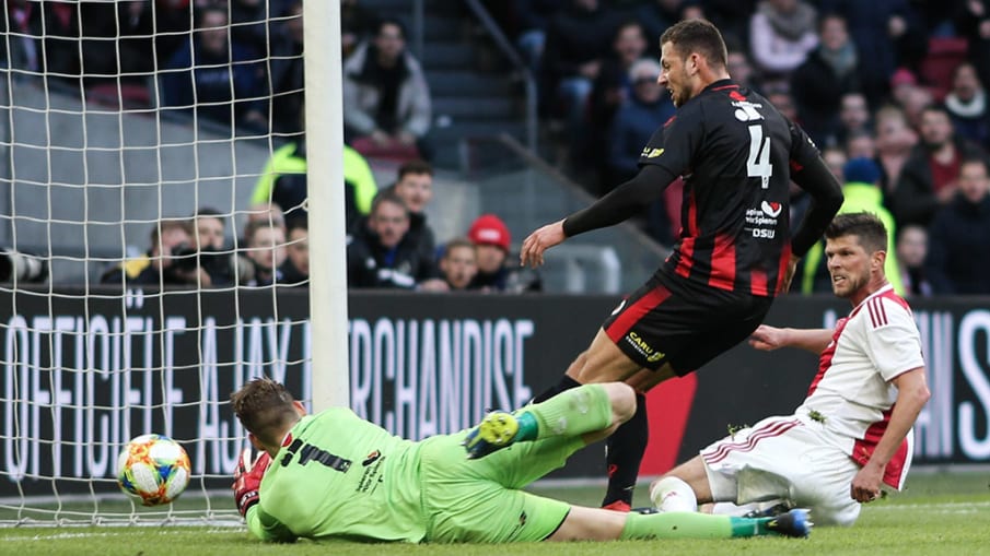 Klaas Jan Huntelaar erzielt ein Tor © 2019 Foto von imago images / ZUMA Press Klaas Jan Huntelaar erzielt im Eredivisie Spiel zwischen Ajax Amsterdam und Excelsior Rotterdam das 3 zu 0. © 2019 Foto von imago images / ZUMA Press