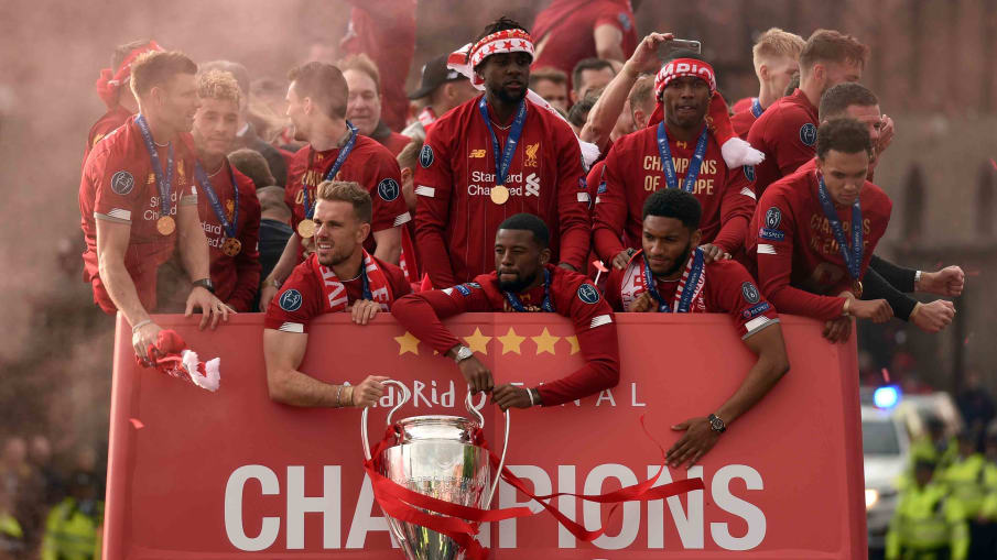 Liverpool feiert den Titel in der Champions League (ANTHONY DEVLIN/AFP via Getty Images) Liverpool Champions League Sieg 2019