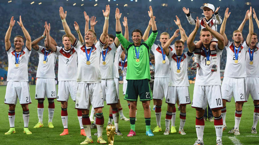 Deutschland ist Weltmeister ©Matthias Hangst/Getty Images Deutschland bejubelt den WM-Titel