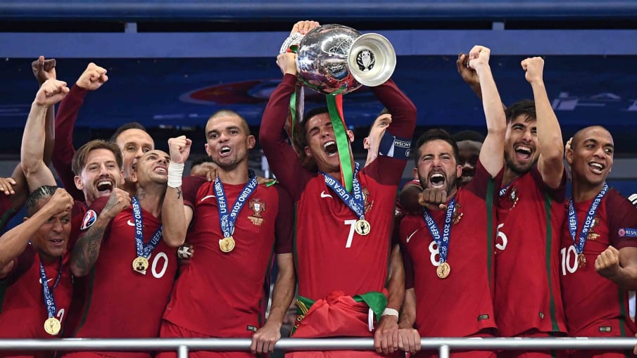 Portugal bejubelt den EM-Titel ©FRANCK FIFE/AFP via Getty Images) Portugal bejubelt den EM-Titel