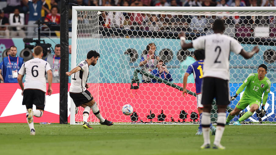 Unter Druck: Das DFB-Team muss im zweiten WM-Gruppenspiel gegen Spanien liefern © Unter Druck: Das DFB-Team muss im zweiten WM-Gruppenspiel gegen Spanien liefern ©