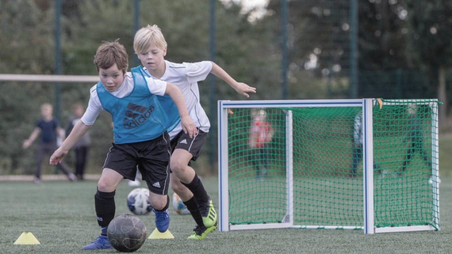 Eine Studie beschäftigt sich mit der Frage, was die Minifußball-Variante im Kinderfußball bringt. © 2019 Getty Images Eine Studie beschäftigt sich mit der Frage, was die Minifußball-Variante im Kinderfußball bringt.