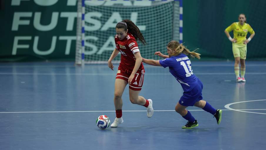 Deutsche Futsal-Meisterschaft der Frauen und Juniorinnen B-Juniorinnen Halbfinale 1. FC Union Berlin (rot) - Karlsruher SC (blau)Deutsche Futsal-Meisterschaft der Frauen und Juniorinnen in der Sportschule Wedau in Duisburg, 15.03.2026