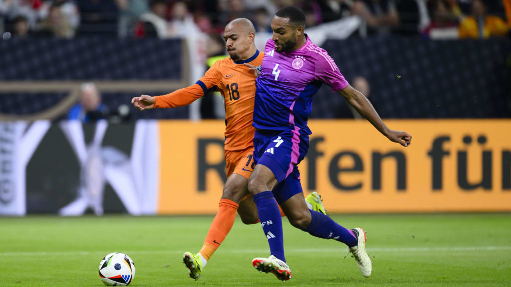 GES/ Fussball/ Deutschland - Niederlande, 26.03.2024 Donyell Malen of the Netherlands battles for possession with Jonathan Tah of GermanyGES/ Fussball/ Freundschaftsspiel: Deutschland - Niederlande, 26.03.2024Football / Soccer: Friendly match: Netherlands vs Germany, Frankfurt, March 26, 2024