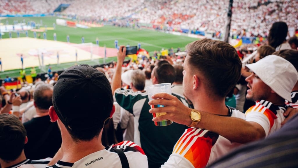 Deutschland, Fans, EURO 2024, EM, Choreo, Fahnen, Zuschauer