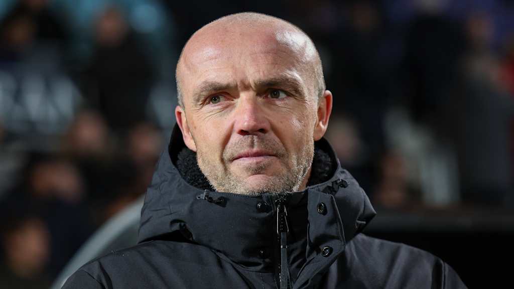 Shot of Alfred Schreuder's head.