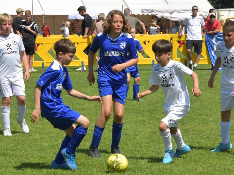 Momentaufnahme eines dreitägigen Jugendfußballturniers.