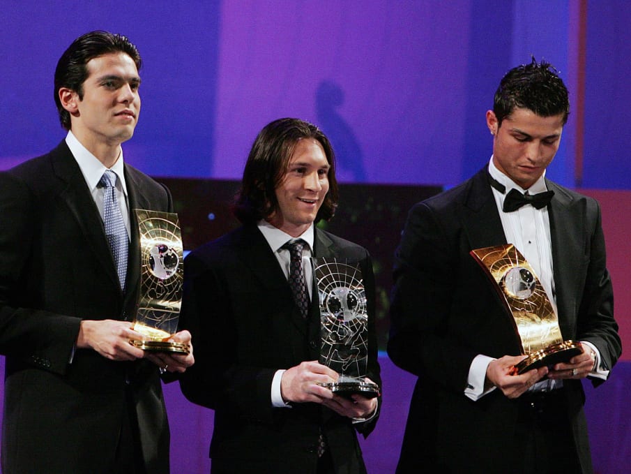 Káká, Messi und Ronaldo zusammen bei der Siegerehrung. Ricardo Kaka, Lionel Messi und Cristiano Ronaldo bei der Siegerehrung.
