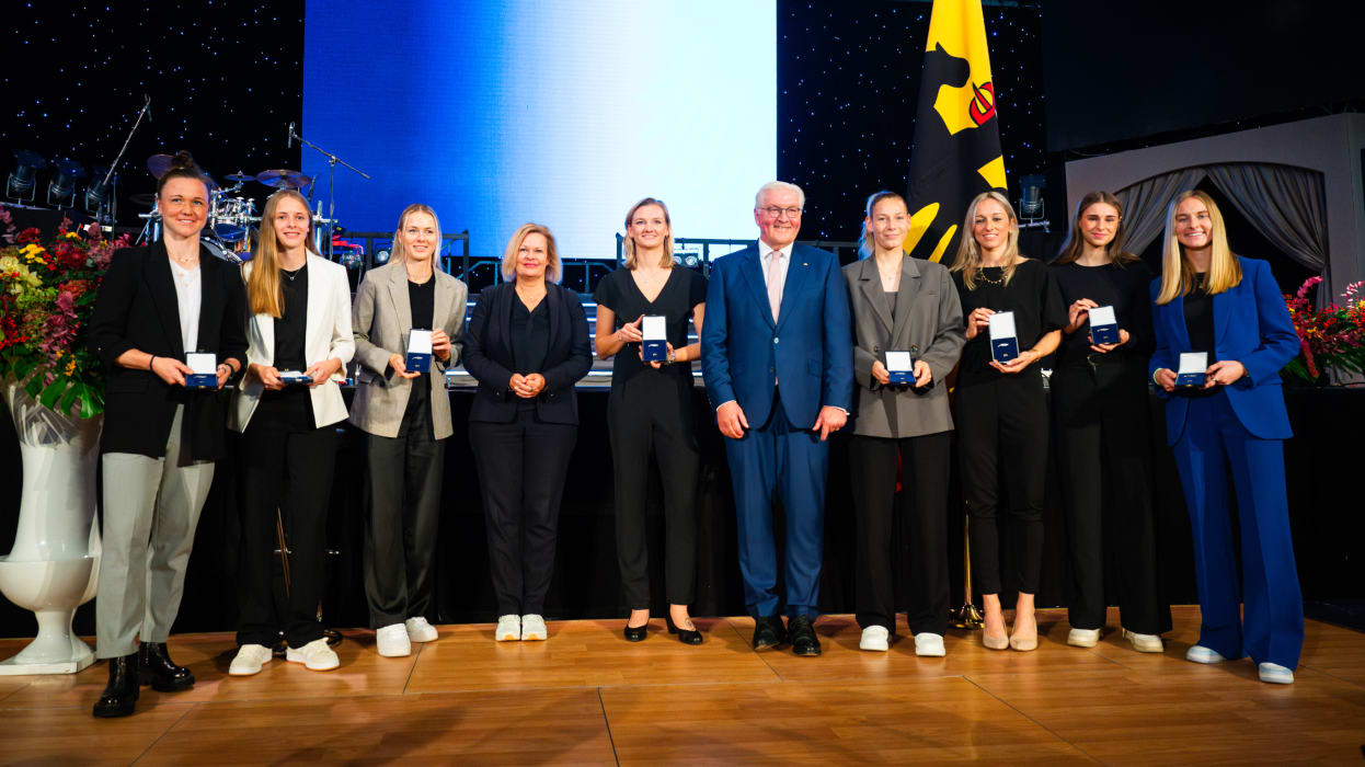 Silbernes lorbeerblatt