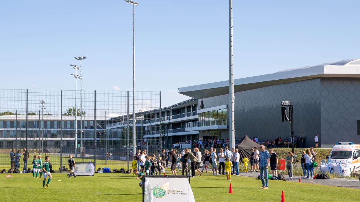 Kinderfussball-Festival am DFB Campus, Halbzeitpasue mit Verpflegung, Frankfurt am Main, 15.07.2022, Foto: Julius Nieweler/DFB 