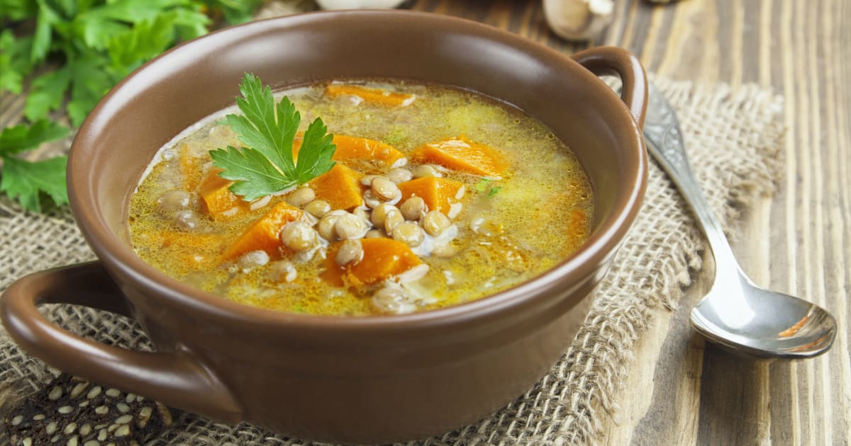 Linsensuppe mit Zitrone und Kurkuma