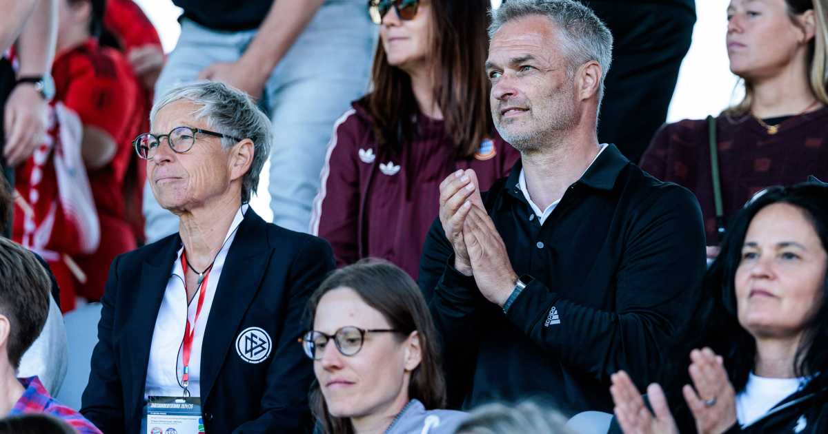 Mammitzsch Und W ck berreichen Supercup Troph e In Karlsruhe mammitzsch-und-w-ck-berreichen-supercup-troph-e-in-karlsruhe