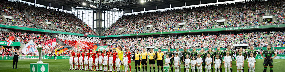 DFB-Pokalfinale der Frauen 2024, DFB-Pokal Saison 2023/2024, Finale, VfL Wolfsburg vs. FC Bayern Muenchen, FCBWOB, RheinEnergieSTADION Koeln, DFB, Deutscher Fussball-Bund, Katharina Kruse (Schiedsrichter-Assistentin 2), Christine Weigelt (4. Offizielle/r), Miriam Schwermer (Schiedsrichterin), Katrin Rafalski (Schiedsrichter-Assistentin 1), Koeln, 09.05.2024, Foto: Yuliia Perekopaiko/DFB