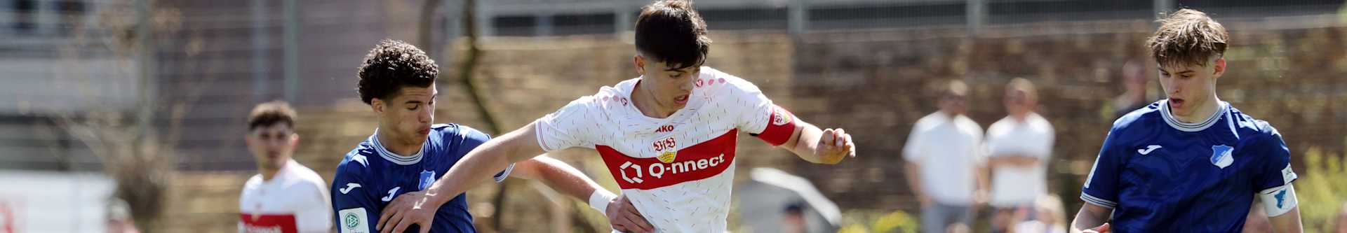 06.04.24 U17, U 17 VfB Stuttgart - U17 TSG 1899 Hoffenheim Deutschland, Stuttgart, 06.04.2024, Fussball, U17 Bundesliga Süd/Südwest, U17 VfB Stuttgart - U17 TSG 1899 Hoffenheim 2:1: v.l. Noah Mikrut TSG 1899 Hoffenheim, Mirza Catovic VfB Stuttgart. *** 06 04 24 U17 VfB Stuttgart U17 TSG 1899 Hoffenheim Germany, Stuttgart, 06 04 2024, Soccer, U17 Bundesliga Süd Südwest, U17 VfB Stuttgart U17 TSG 1899 Hoffenheim 2 1 v l Noah Mikrut TSG 1899 Hoffenheim , Mirza Catovic VfB Stuttgart