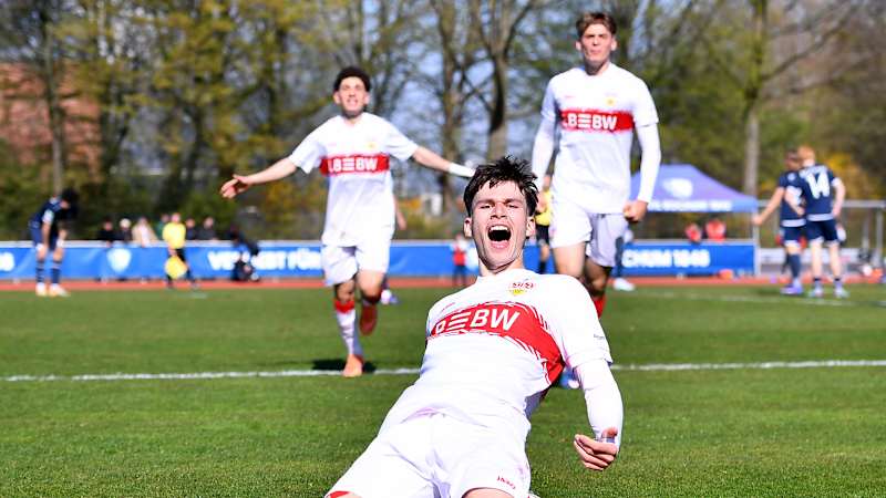 Fußball DFB-Pokal  A-Junioren Halbfinale: VfL Bochum U19 - VfB Stuttgart U19 am 21.03.2026 auf dem LA-Platz am Vonovia StadionTorjubel zum 0:2 durch Neno Zezelj ( VfB Stuttgart U19 )Foto: Thorsten Tillmann / FUNKE Foto Services