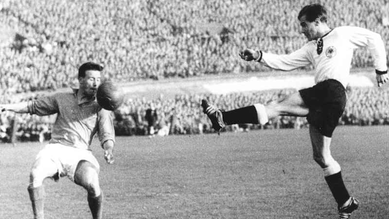 Niederlande - Deutschland, Amsterdam 1957, Karl Schmidt (r., BRD), Tinus Bosselaar (l., NED)