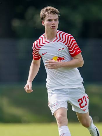 Leipzigs Friedrich Heyer. Fussball B-Junioren Bundesliga Nord/Nordost 23/24: RB Leipzig U17, U 17 - 1. FC Union Berlin U Leipzigs Friedrich Heyer. Fussball B-Junioren Bundesliga Nord/Nordost 23/24: RB Leipzig U17, U 17 - 1. FC Union Berlin U17 2:1. 20. August 2023: Markranstaedt, Stadion am Bad. RB Leipzig U17 - 1. FC Union Berlin U17 2:1 *** Leipzigs Friedrich Heyer Football B Junior Bundesliga North East 23 24 RB Leipzig U17 1 FC Union Berlin U17 2 1 20 August 2023 Markranstaedt, Stadion am Bad RB Leipzig U17 1 FC Union Berlin U17 2 1