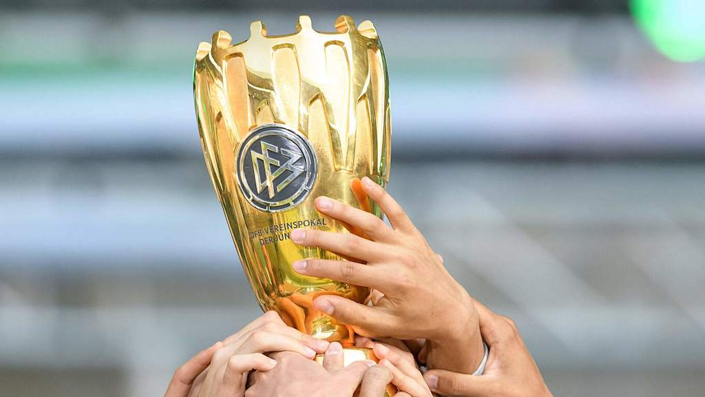 DFB-Pokal der Junioren,Pokal,Trophäe,Cup,Symbolbild,Platzhalter