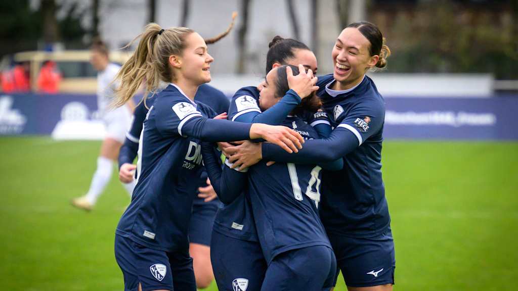 Jubel nach dem 1:0 durch Anna-Luisa Figuera-Marques (21, Vfl Bochum) im Spiel VfL Bochum (blaue Trikots) gegen SG 99 Andernach (weisse Trikots) am Sonntag, den 15. Dezember 2024, in Bochum. Foto: Uwe Ernst / FUNKE Foto Service
