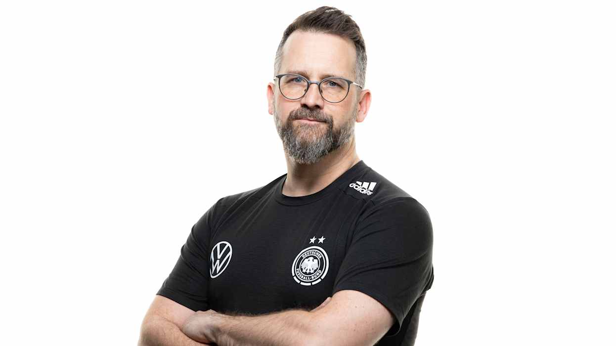 DFB U15-Juniorinnen Nationalmannschaft Staff DFB U15-Juniorinnen Nationalmannschaft Staff, DFB U15 - Juniorinnen Team Presentation, Andreas Groll (Arzt), DFB-Campus, Frankfurt am Main, 02.02.2024, Foto: Yuliia Perekopaiko/DFB